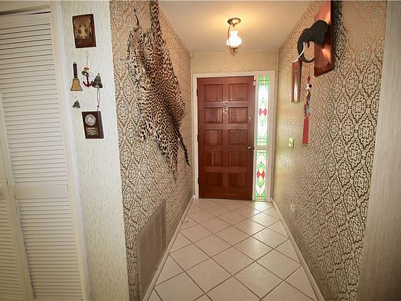 2nd image of 5148 Lake Miriam Cir
