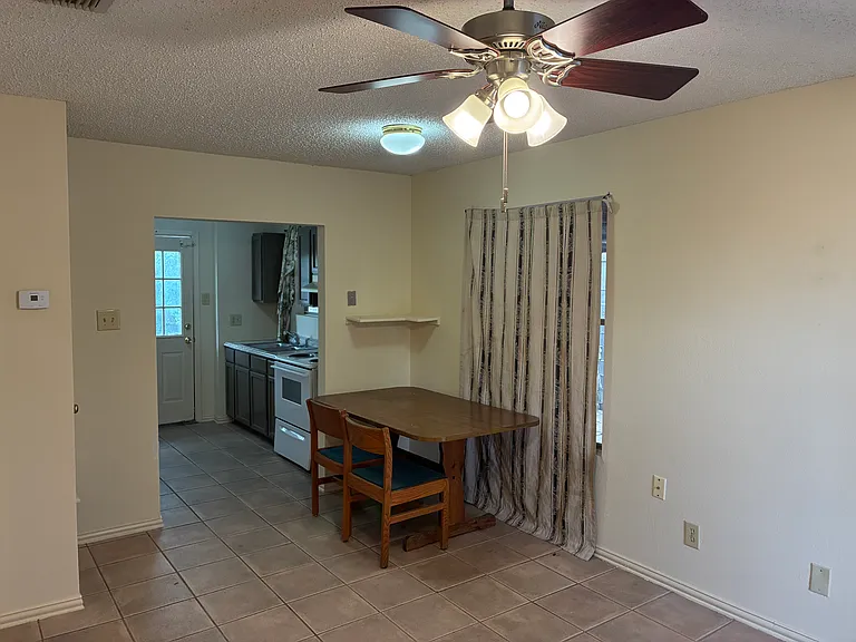 1219 Truman Ln — Photo 21
