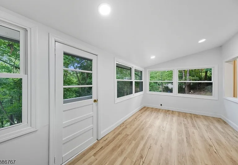 330 Springbrook Trl — Photo 14
