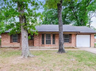 200 Montrose Cir, Conroe, TX 77301