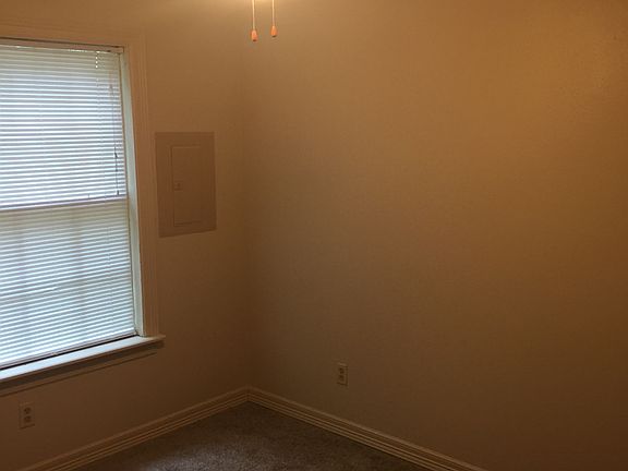 5th image of 884 W Holly St APT 19