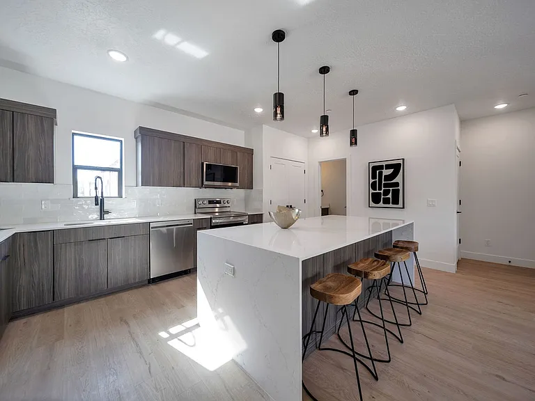 Quincy Townhomes — Photo 10