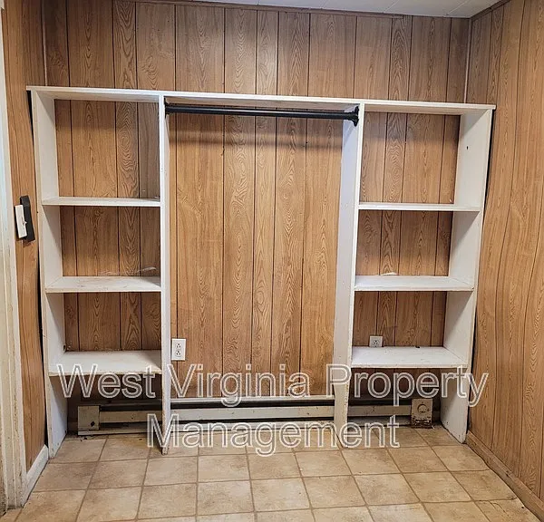 155 Crawford Ln — Photo 9