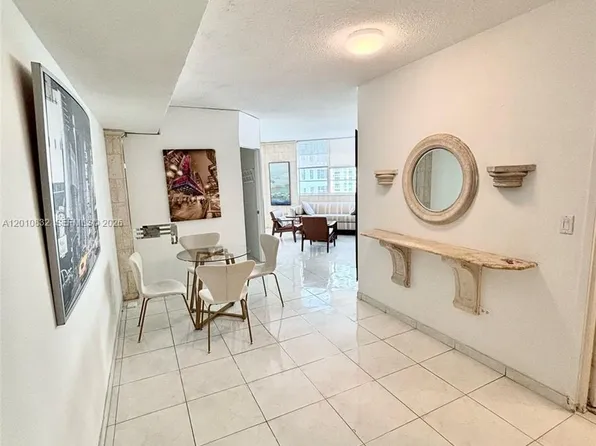 905 Brickell Bay Dr, Miami, FL
