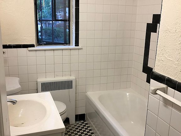 5th image of 108 W Albemarle Ave #B