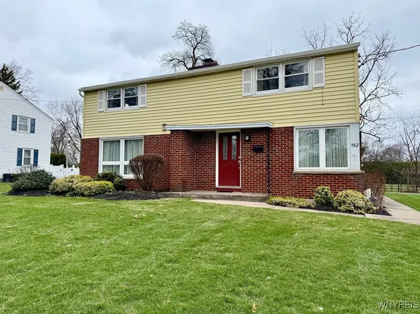 982 McKinley Ave, Niagara Falls, NY 14305