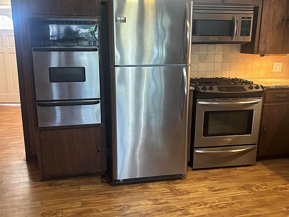 3rd image of 1103 W 11th St