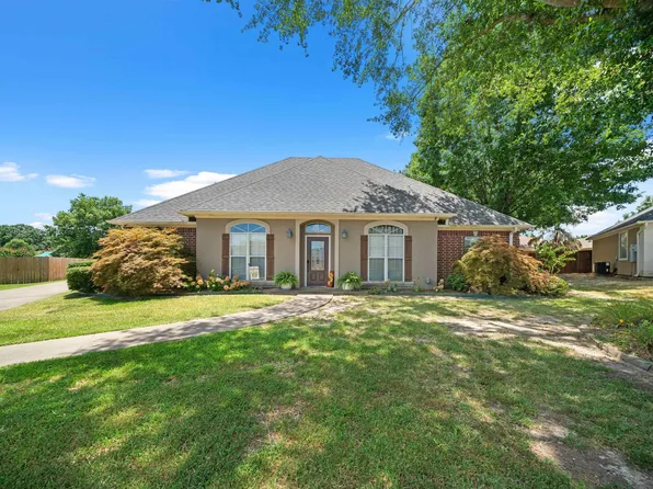 2 Pettit Cir, White Oak, TX 75693