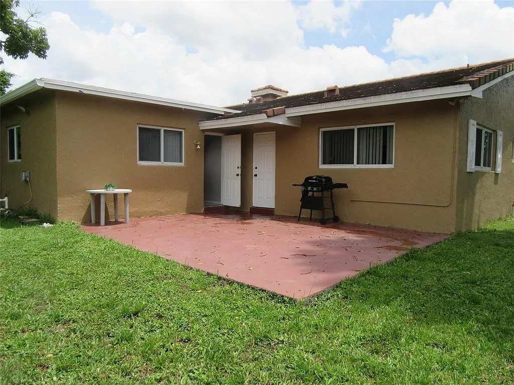 3 bed, 2.0 bath, 1800 sqft, $3,350 — Photo 4
