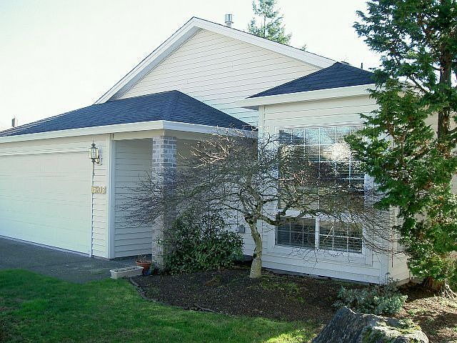 2nd image of 15203 SE 35th St