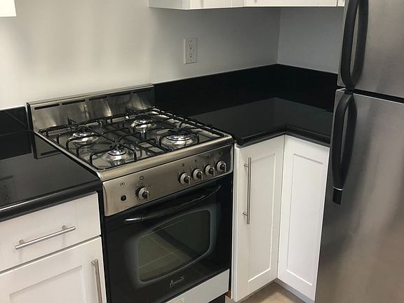 3rd image of 3755 Fillmore St #12