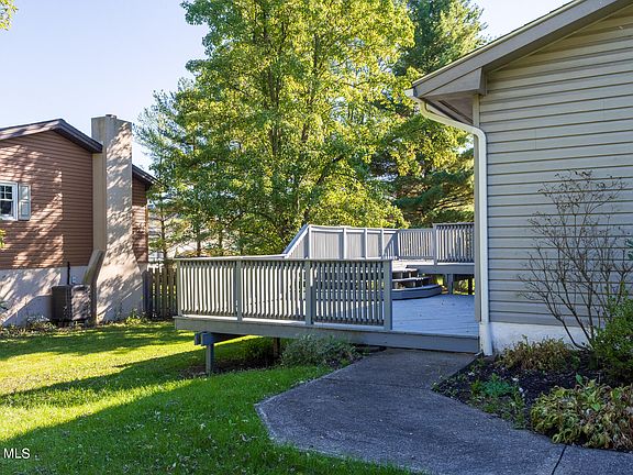 4th image of 63 Michaels Dr