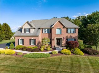 5015 Farmview Dr, Schnecksville, PA 18078