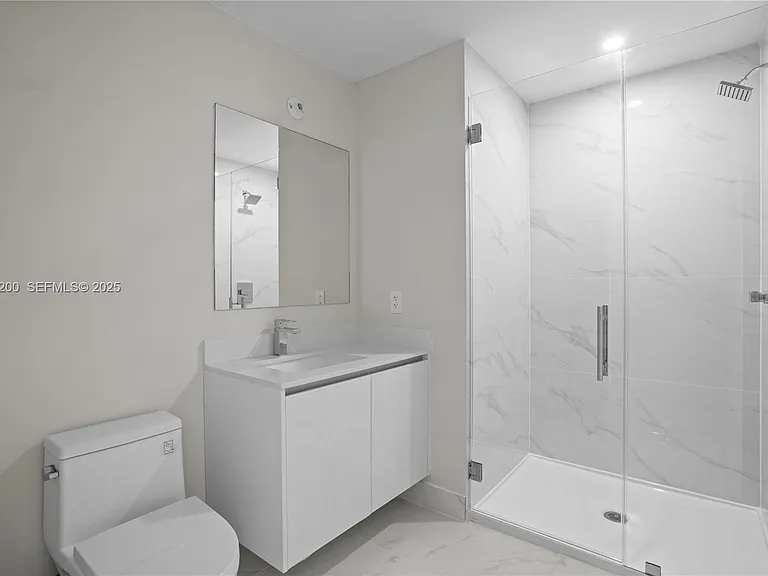 700 NE 24th St #602 — Photo 13