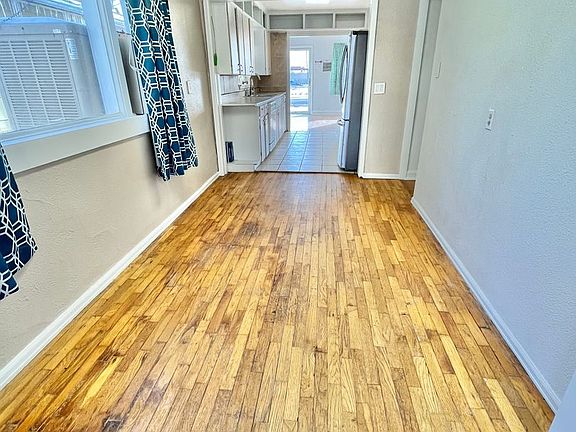 4th image of 2111 E 5th St