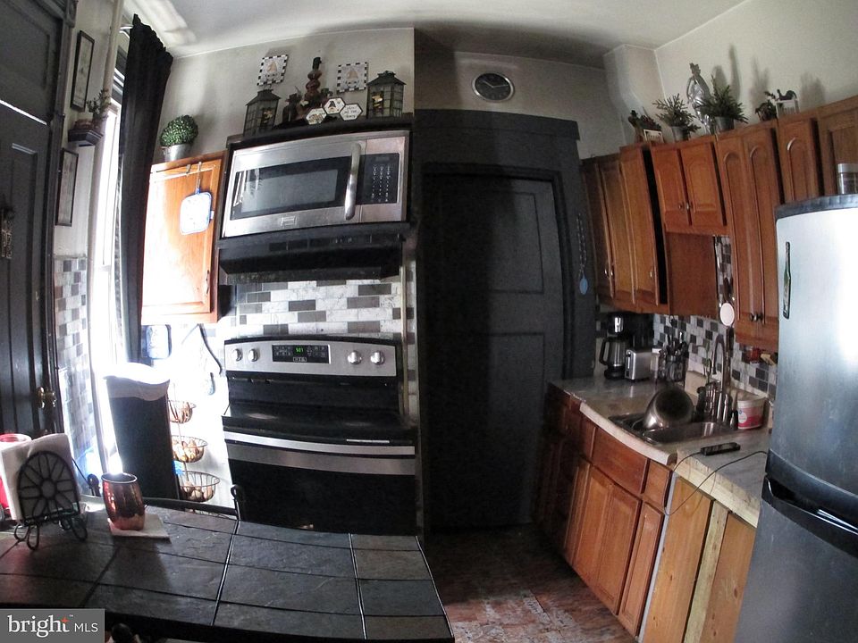 2nd image of 476 Fremont St