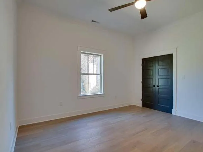 210 Drake Ave SW — Photo 4