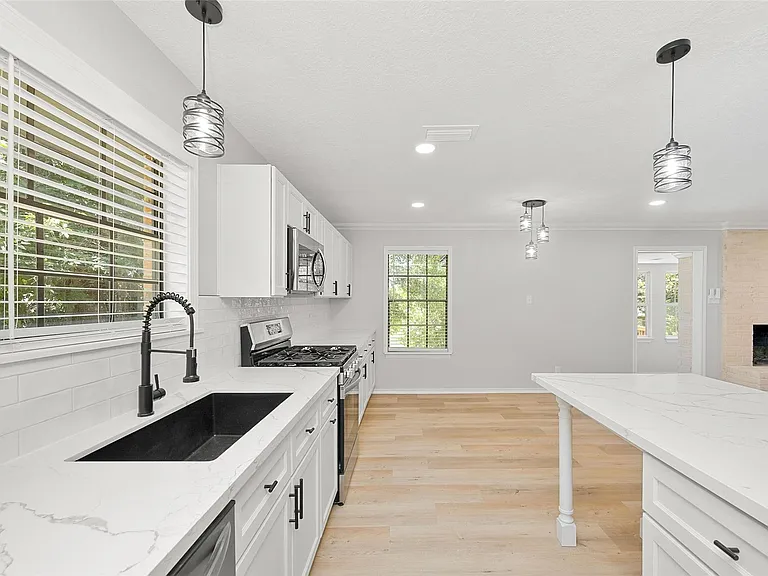 1803 S Park St — Photo 11