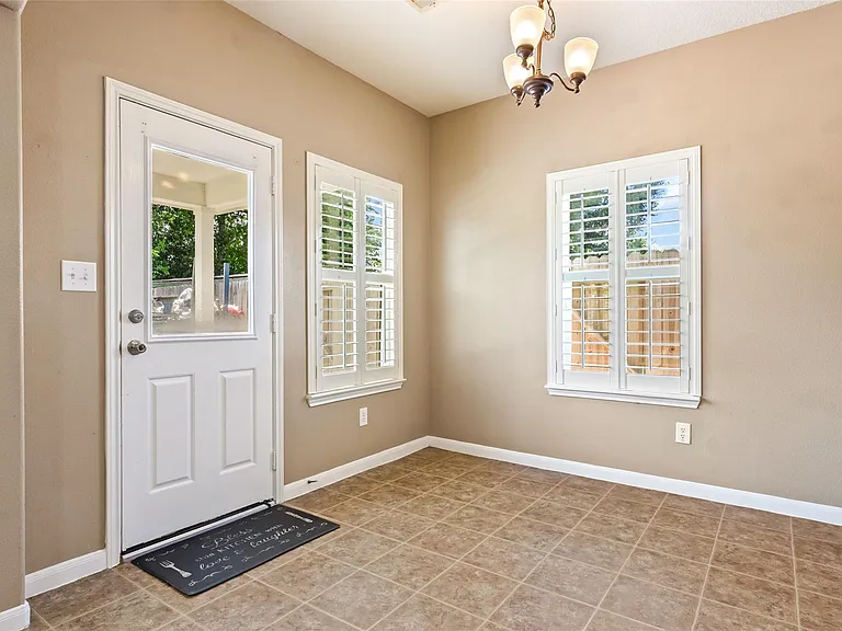 8618 E Highlands Xing — Photo 10