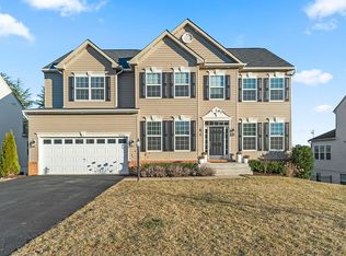 9046 Stone Crest Dr, Warrenton, VA 20186