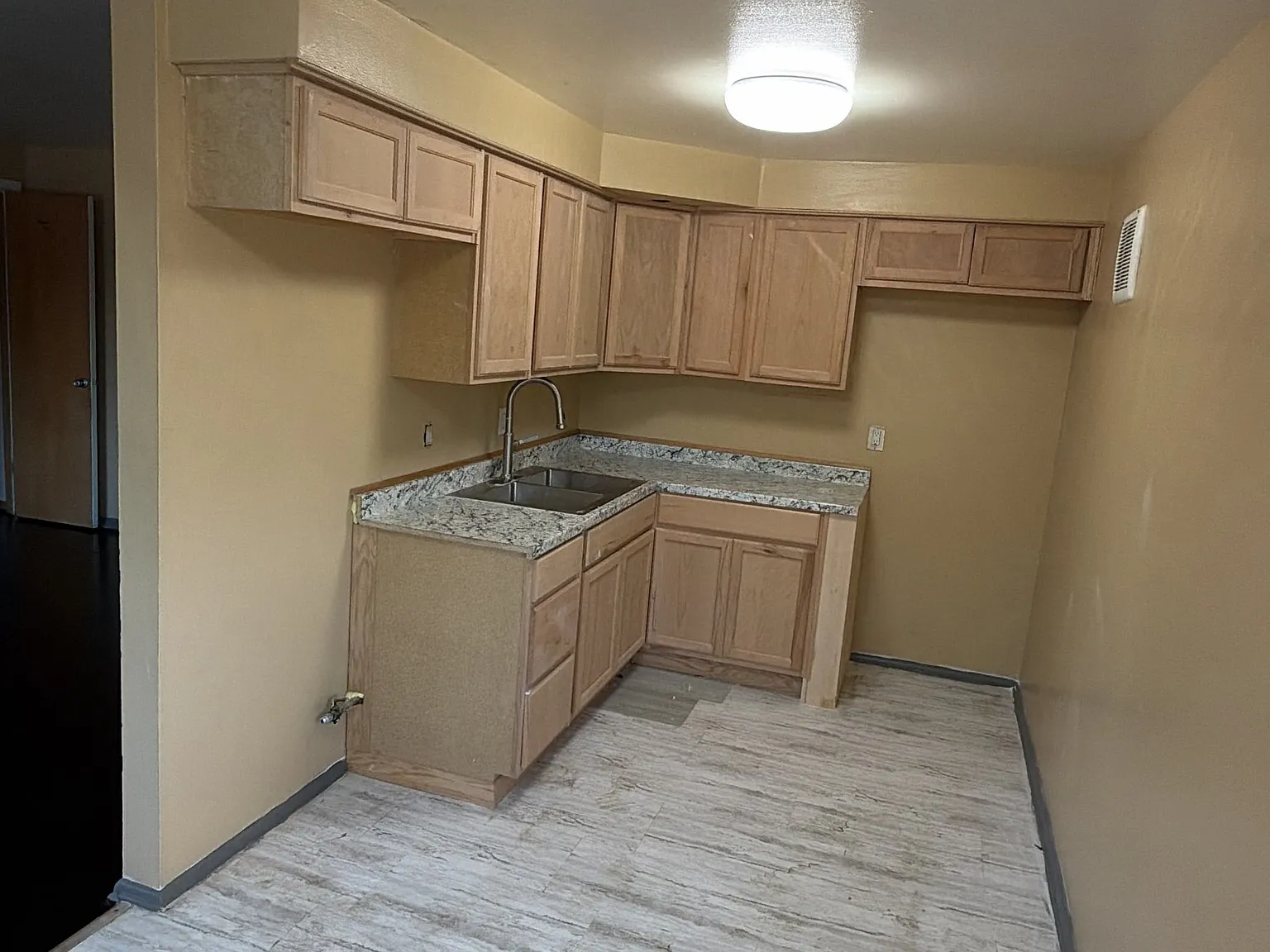 2 bed, 850 sqft, $1,250 — Photo 3
