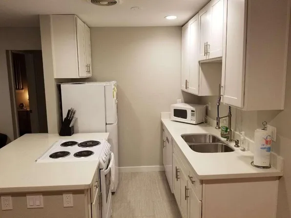 1210 E John St APT 5, Seattle, WA 98102