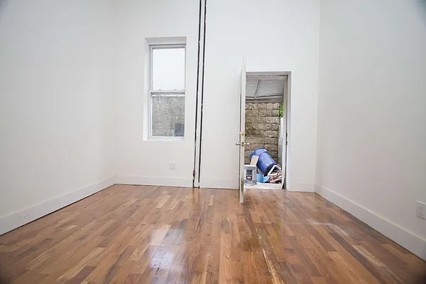 Rented by Nooklyn NYC LLC | media 22