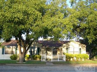 109 Snow St, Bangs, TX 76823