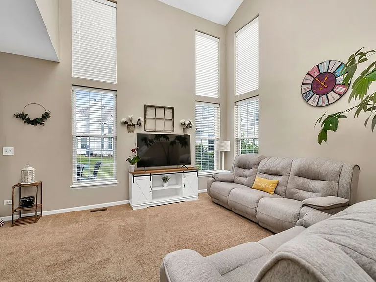 2173 Rossiter Pkwy — Photo 8