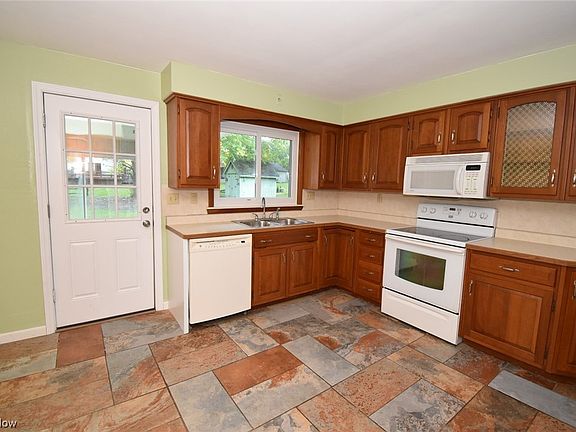 4th image of 235 Sleepy Hollow Dr