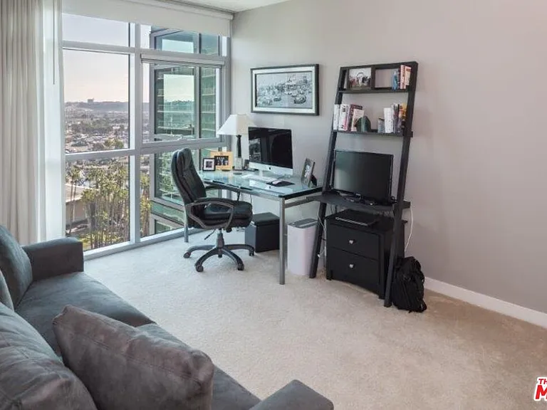 13700 Marina Pointe Dr #1725 — Photo 11