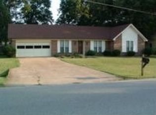 50 Elmfield Dr, Jackson, TN 38305