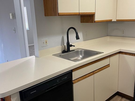 2nd image of 1749 Oak St #11