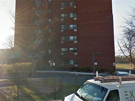 3rd image of 585 Norman St