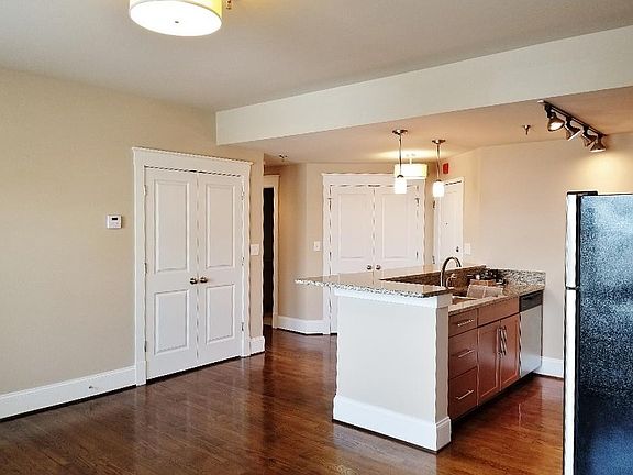 5th image of 611 S Jefferson St APT 906