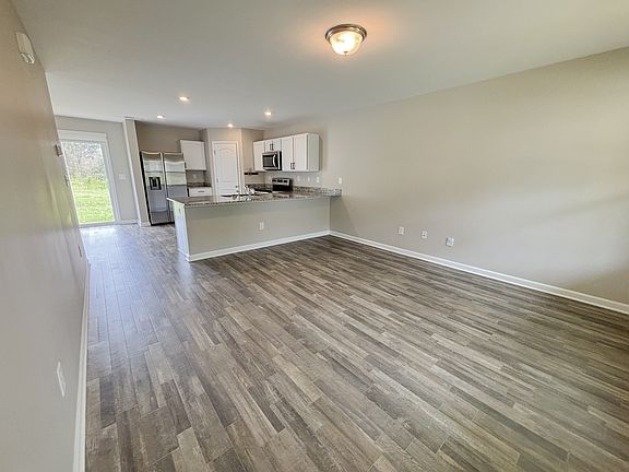 2nd image of 1542 Catskill Way