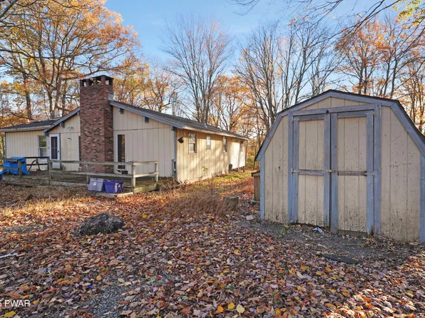 229 Lake Forest Dr, Dingmans Ferry, PA 18328