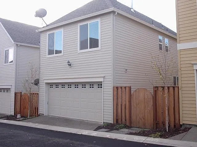 6244 SW 208th Ter — Photo 2