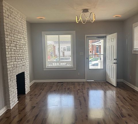 3rd image of 1376 E Rich St #1376