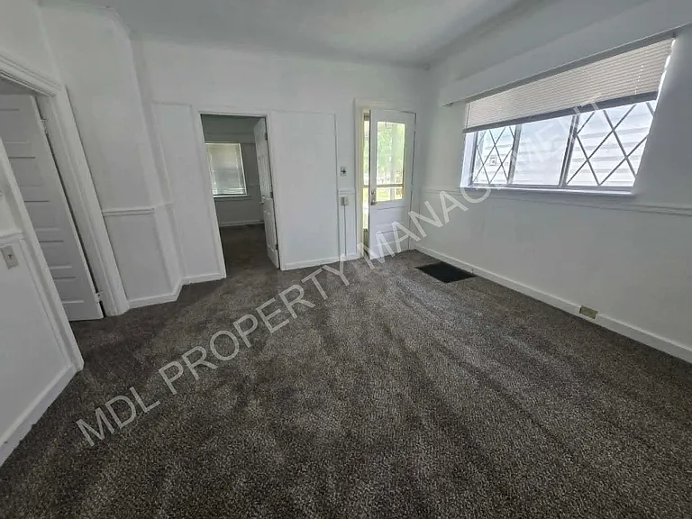 316 N Jackson — Photo 3