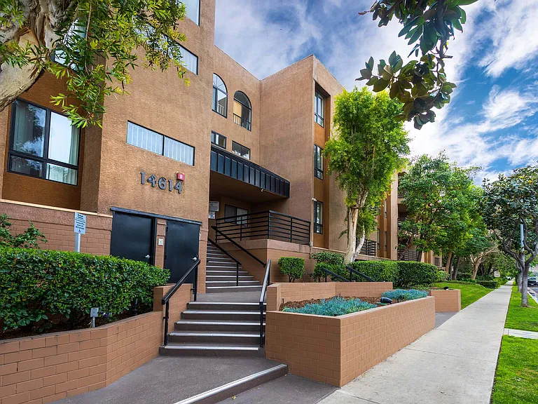 Burbank Gardens Apartments — Photo 1