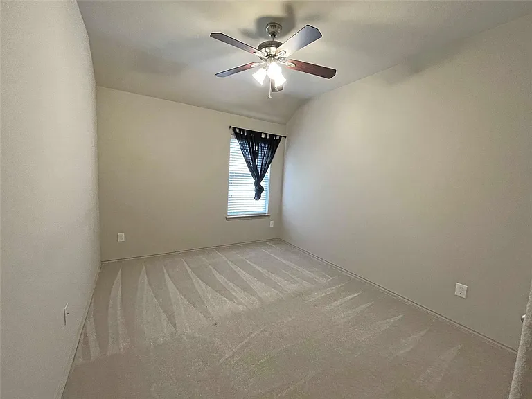 524 Cameron Cv — Photo 11