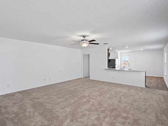 4th image of 756 Greenway Trl