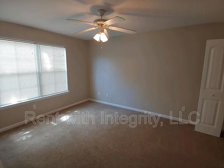 1231-2 Lake Ave — Photo 8