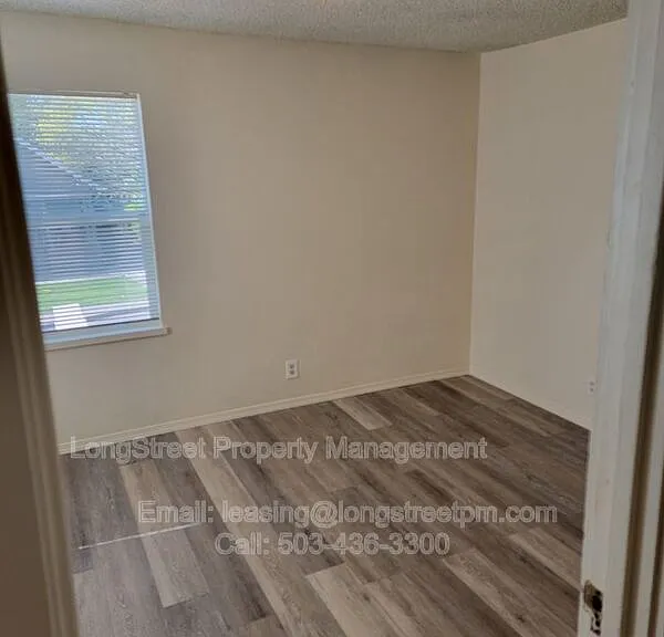 205 NW Kings Blvd #11 — Photo 11