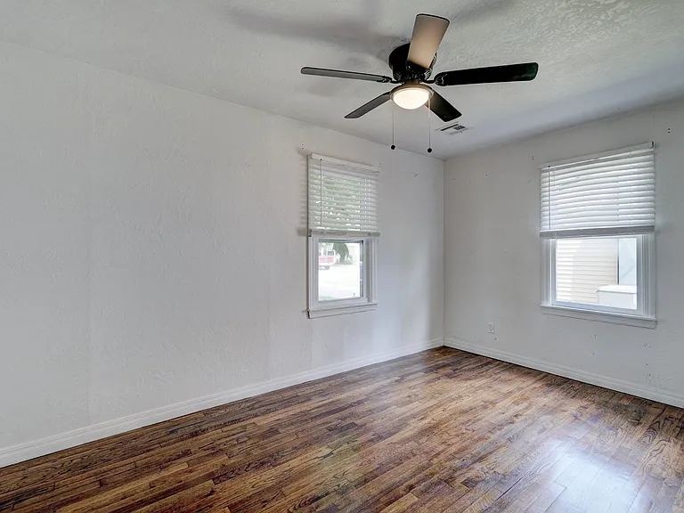 712 Dakota St — Photo 12