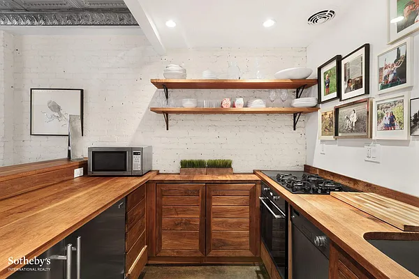 Sold by Sotheby's International Realty | media 14