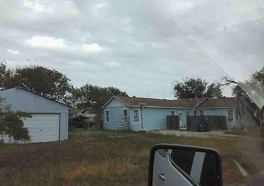 2nd image of 512 E 2nd St