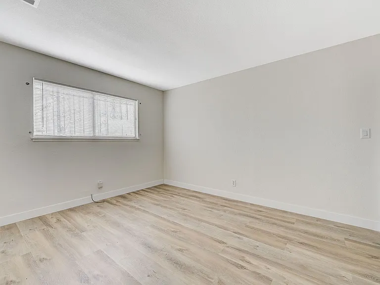 893 W Bartlett Ave — Photo 17