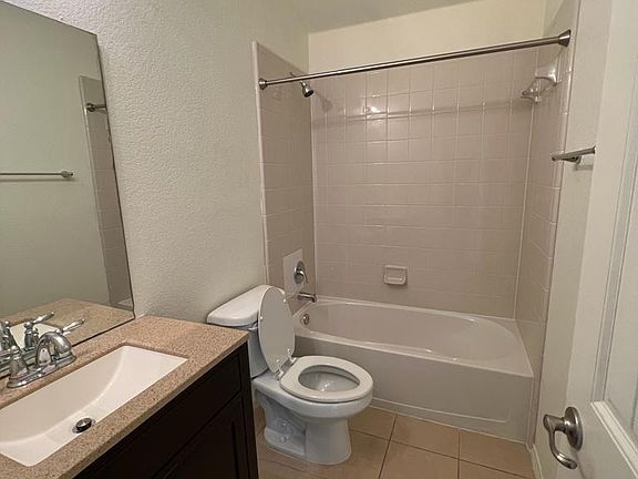 5th image of 1011 Meadow Green Ct
